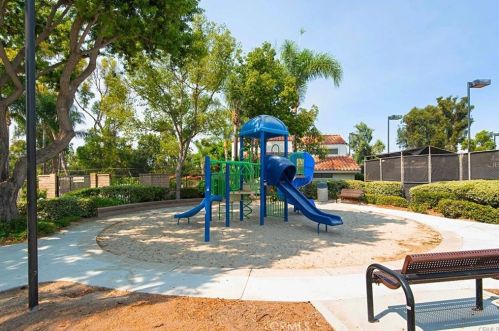 10 Vispera, Irvine CA  92620-2127 exterior