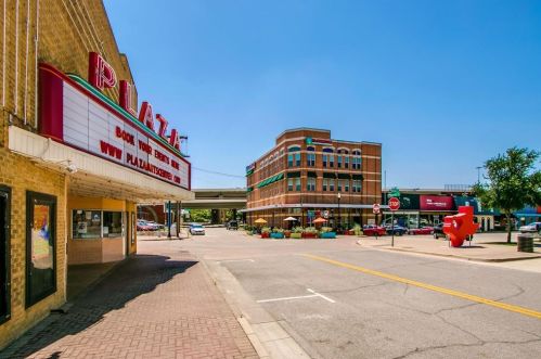 1524 Jackson St, Carrollton TX 75006-6255 exterior