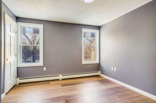 1 Cherokee Ct, Londonderry NH  03053-2635 exterior