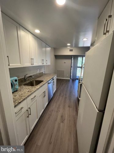 11656 Stoneview Sq, Herndon, VA 20191-2916