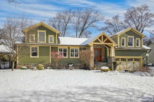 8 Marinus Pl, Ridgewood, NJ 07452-2020