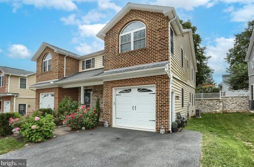 1910 Edington Pl, Lancaster, PA 17603-8882