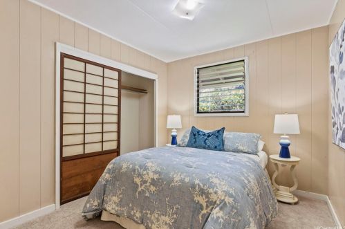 3430 Kaohinani Dr, Honolulu HI  96817-1022 exterior