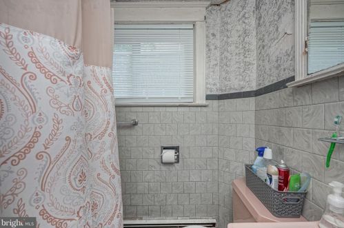 5724 Jackson St, Philadelphia PA  19148-2930 exterior