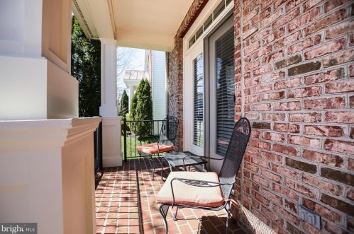14204 Catbird Dr, Gainesville, VA 20155-5857