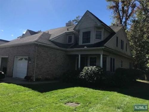 50 Trotters Ln, Allendale, NJ 07401-2035