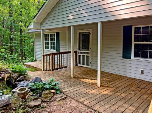 676 Woodlawn Dr, Cleveland, GA 30528-8973