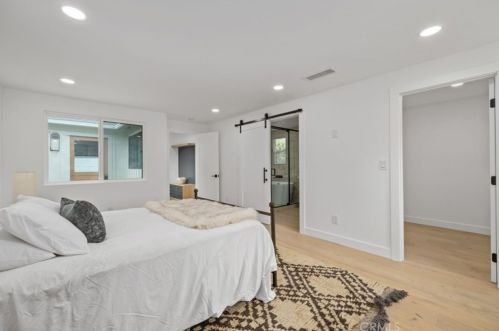 5261 Allott Ave, Van Nuys CA  91401-5902 exterior