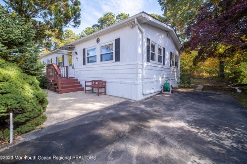 31 Partridge Pl, Lakehurst, NJ 08759-3621