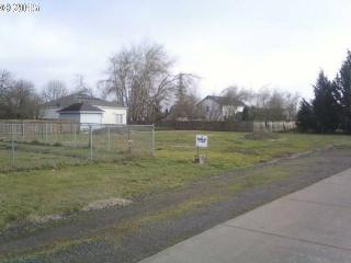 876 Burton St, Harrisburg, OR 97446-9540