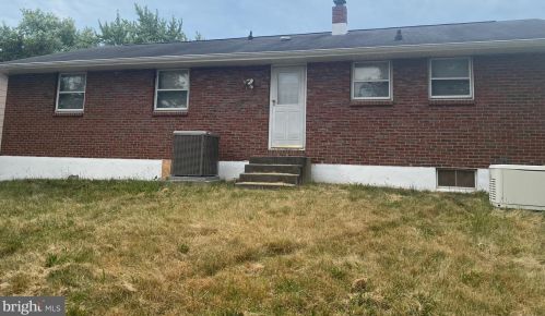 7581 Remington Ave, Camden, NJ 08110-2558