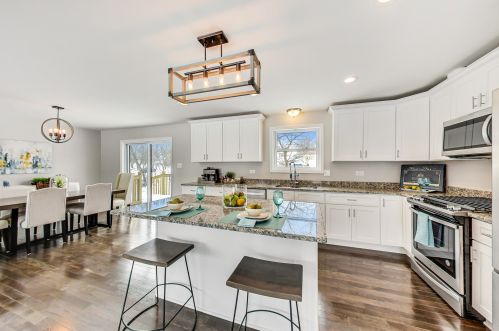 138 Hillside Ln, Willowbrook IL  exterior