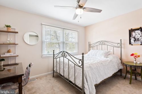7128 Red Horse Tavern Ln, Springfield VA  22153-1404 exterior