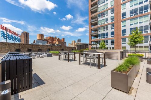 222 2nd St, Minneapolis MN  55401-1492 exterior