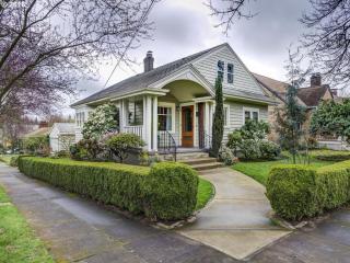 7304 19th Ave, Portland, OR 97202-6254