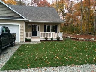 129 Hurst Ln, Tiverton, RI 02878-2313
