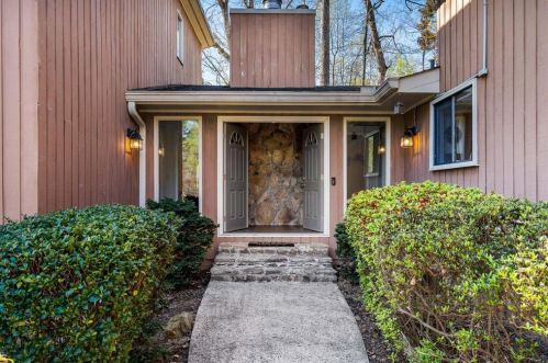 5307 Mill Run Dr, Marietta, GA 30068-2862