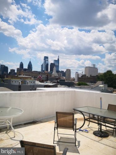 638 11th St, Philadelphia, PA 19147-1976