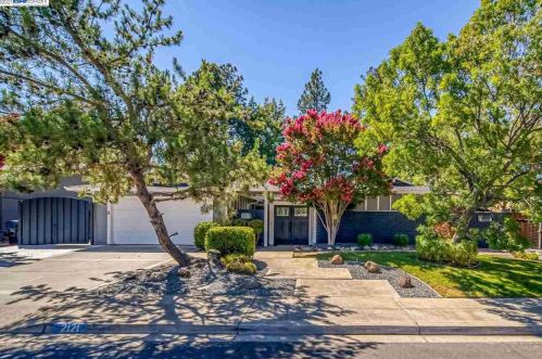2121 Westbrook Ln, Livermore, CA 94550-6428