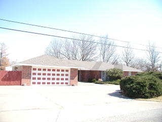 1302 13th St, Blackwell, OK 74631-6010