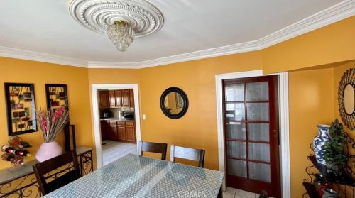 548 Oak St, Glendale CA 91204-1136 exterior