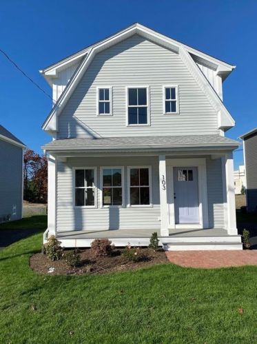103 Graystone St, Warwick, RI 02886-1355