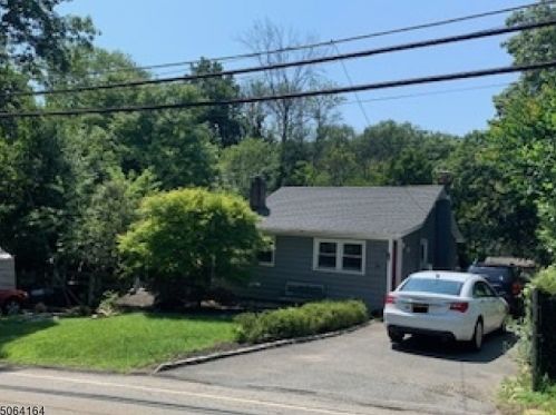 26 Northwestern Way, Hopatcong, NJ 07843-1560