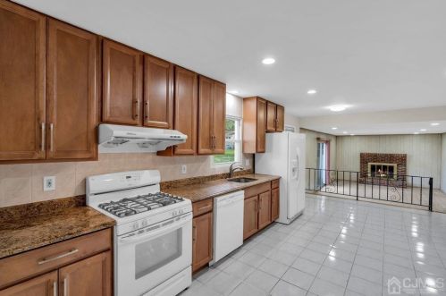 41 Meredith Rd, Piscataway NJ  08854-5419 exterior