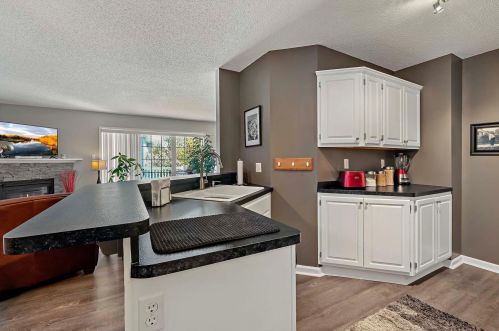 4924 Grenwich Ave, Saint Paul MN  55128-2059 exterior