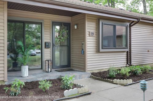 29 Manchester Ct, Tinton Falls NJ 07701-5490 exterior