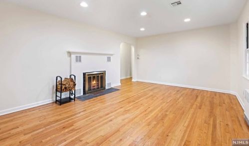 133 Cleveland Ave, Hasbrouck Heights NJ  07604-1020 exterior