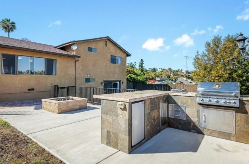 2540 Chestnut Ave, Carlsbad, CA 92010-2803