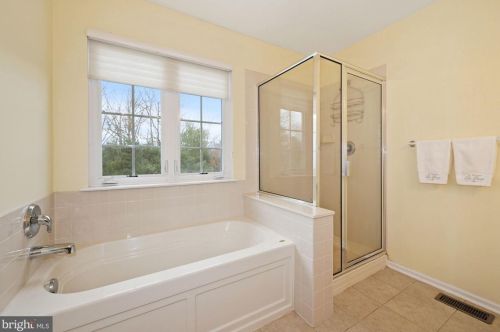 63 Spinnaker Dr, Mount Laurel NJ 08054-6107 exterior