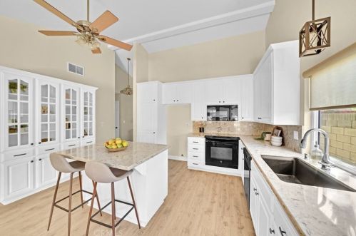 1617 Aspen St, Santa Ana CA  92705-6903 exterior
