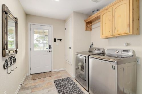 20217 Engelmann Ln, Webberville TX exterior