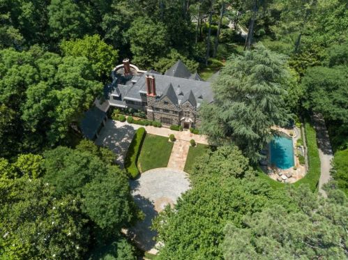 3015 Andrews Dr, Atlanta GA  30305-2001 exterior