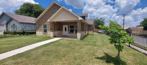 1345 Maddox Ave, Fort Worth TX  76104-5748 exterior