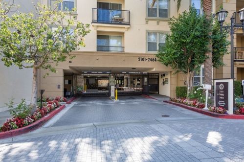2156 Watermarke Pl, Irvine CA  92612-7691 exterior