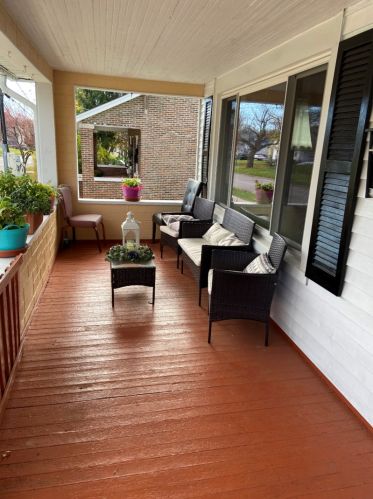 642 Lincoln Ave, Waukegan, IL 60085-7358