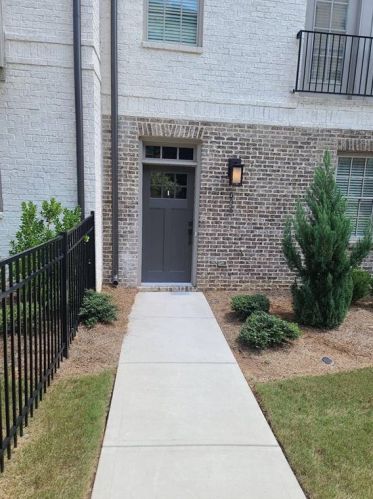 6081 Boylston Dr, Atlanta GA  30328-4102 exterior