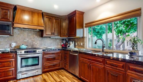 5255 Thorn Tree Ln, Irvine CA  92612-2346 exterior