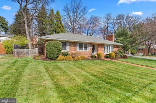 7508 Salem Rd, Falls Church, VA 22043-3211