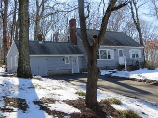 82 Brent Dr, Vernon, CT 06066-6239