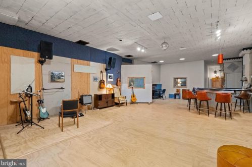 1226 8th St, Philadelphia PA  19147-5130 exterior