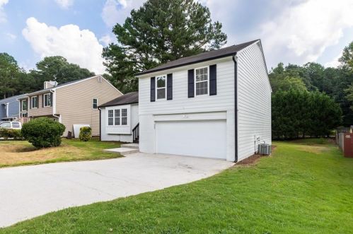3202 Hunters Crossing Pt, Lithonia, GA 30038-1525