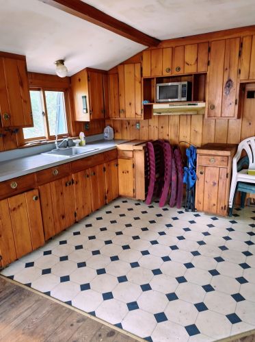 100 Mount Tugg Rd, Tilton, NH 03276-4346