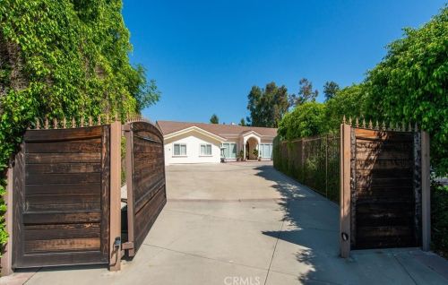 4407 Medley Pl, Van Nuys, CA 91316-4344