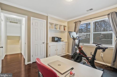 7604 Gresham St, Springfield VA  22151-2933 exterior