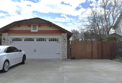672 Chenin Blanc Dr, Manteca, CA 95337-6870
