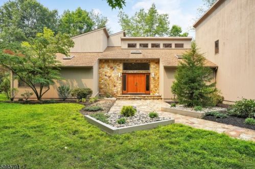 19 Heather Ln, Warren, NJ 07059-5264
